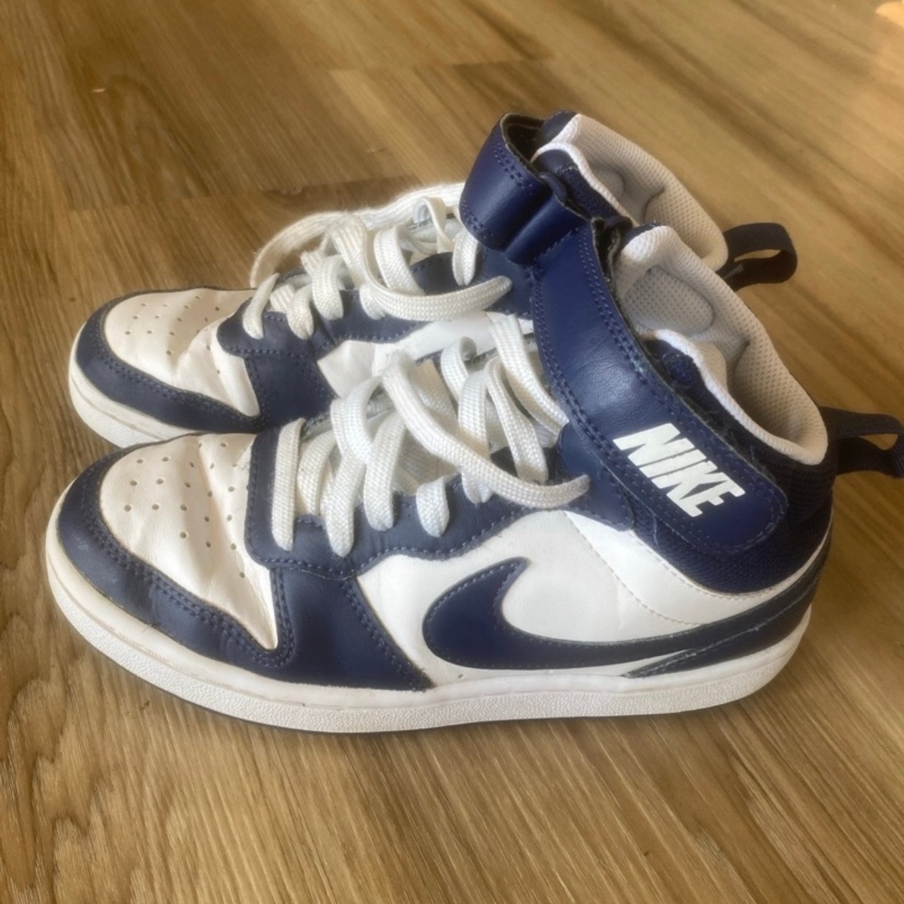 Boys blue and white NIKE high top shoes size 3.5 Y